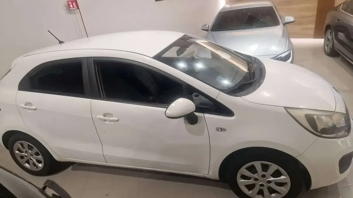 Usata Kia Rio 86 CV (63 kW) 2011 Bianco Berlina