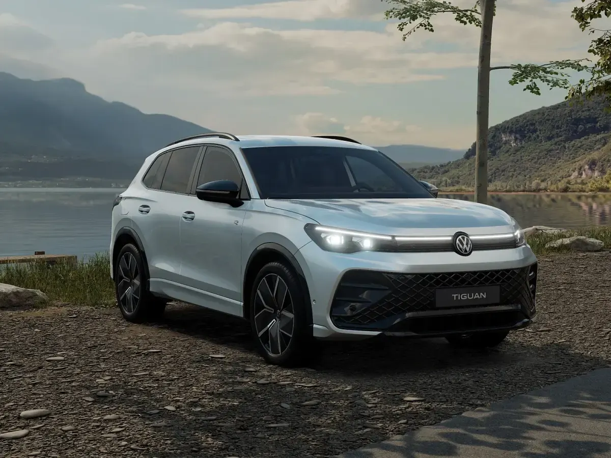 Nuova VW Tiguan R-line Plus 150 CV (110 kW) 2026 Dolomite silver metallizzato SUV