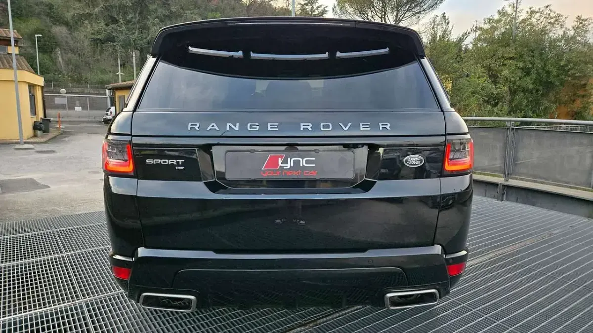 Käytetty Land Rover Range Rover Sport HSE Dynamic 300 HP (220 kW) 2021 Musta Katumaasturi