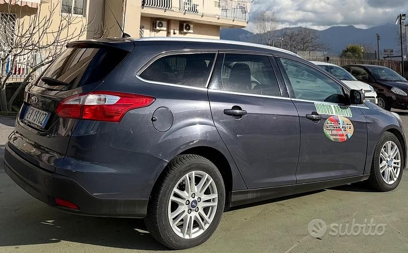 Usata Ford Focus Titanium 95 CV (69 kW) 2014 Blu Station wagon