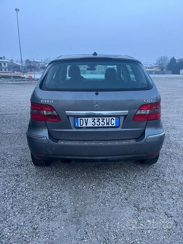Usata Mercedes B180 2009 Grigio Monovolume