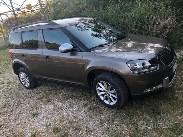 Usata Skoda Yeti 105 CV (77 kW) 2016 Marrone SUV
