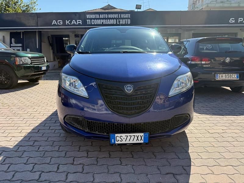 Usata Lancia Ypsilon Silver 85 CV (62 kW) 2014 Blu Utilitaria