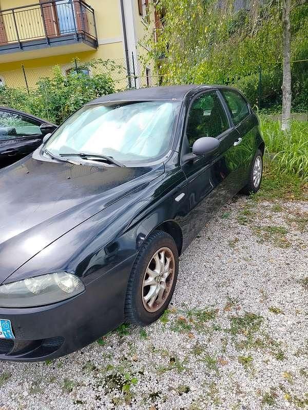 Usata Alfa Romeo 147 Exclusive 120 CV (88 kW) 2005 Nero Utilitaria