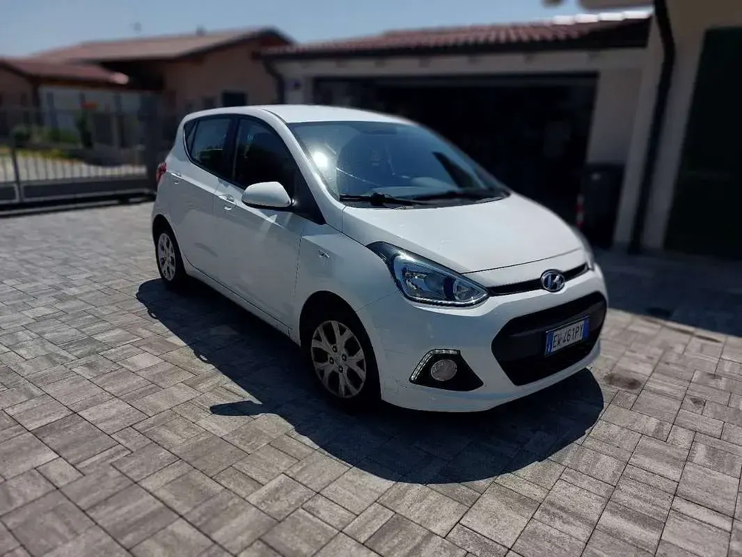 Usata Hyundai i10 67 CV (49 kW) 2014 Bianco Utilitaria