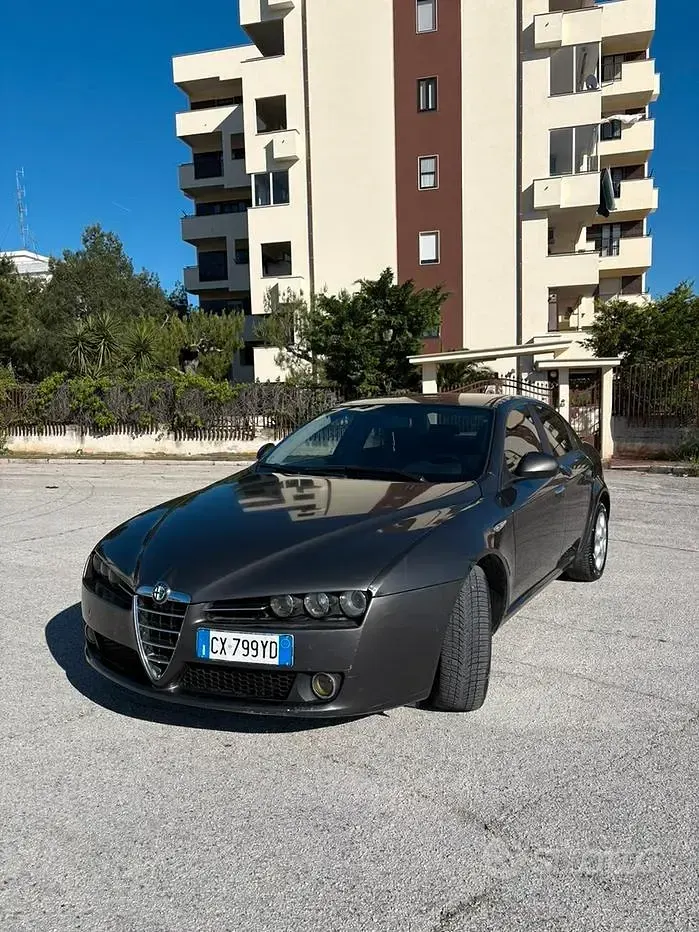 Usata Alfa Romeo 159 150 CV (110 kW) 2005 Marrone Berlina