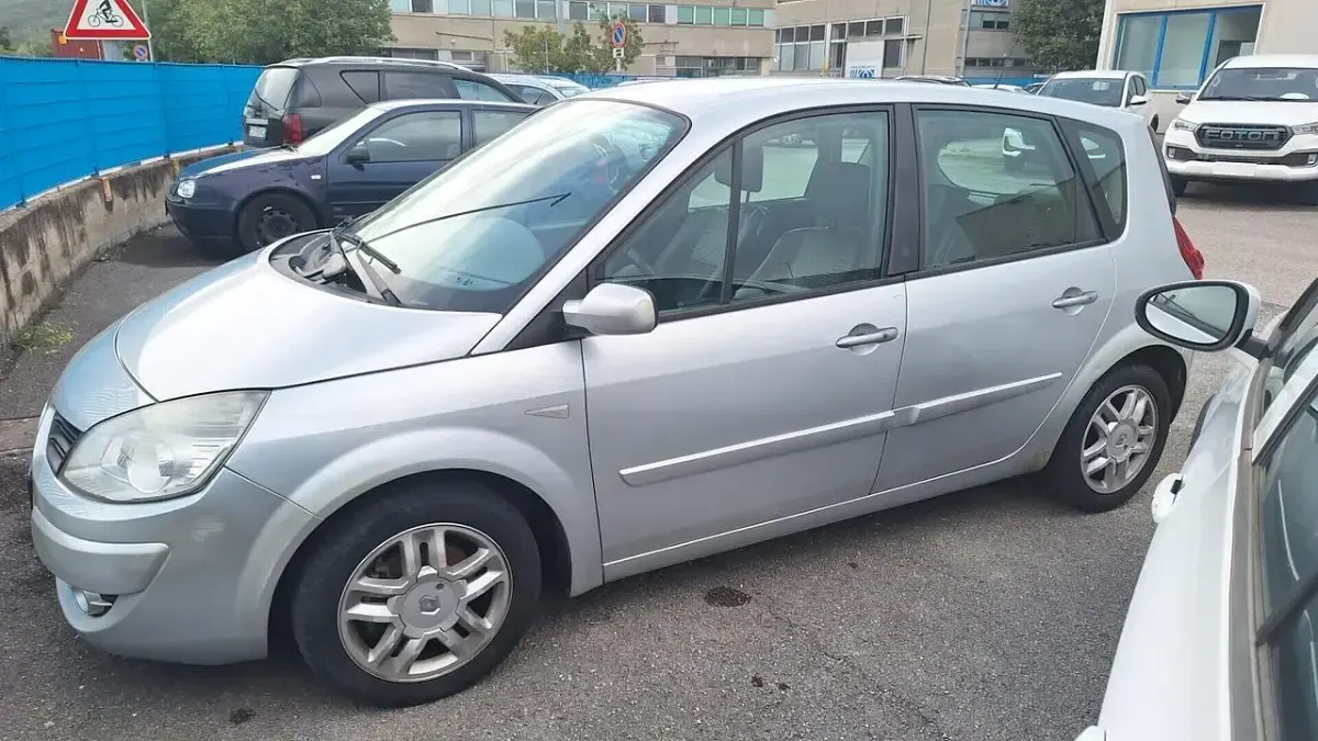 Usata Renault Scenic E-Tech 111 CV (81 kW) 2008 Argento Monovolume