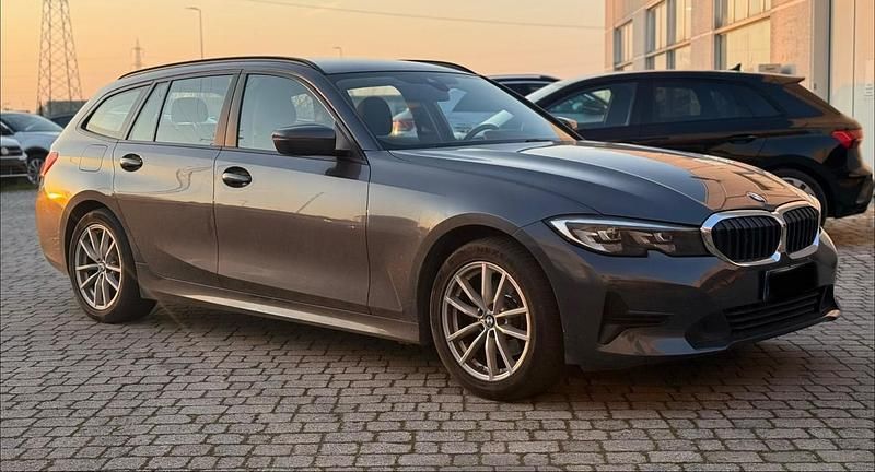 Usata BMW 320e 190 CV (139 kW) 2020 Grigio Station wagon