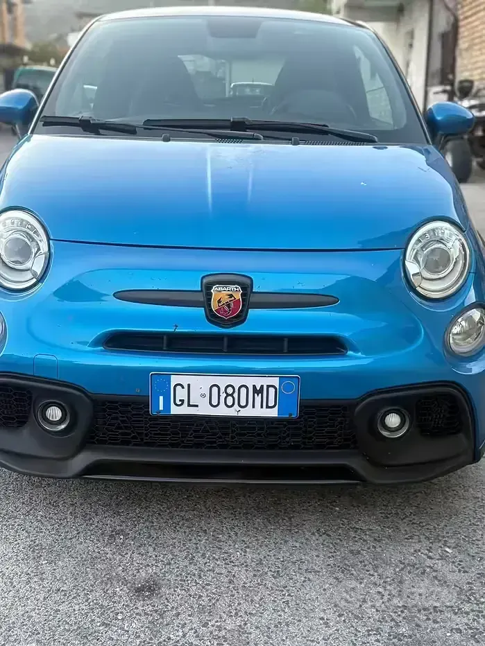 Usata Abarth 500 132 kW (180 CV) 2023 Blu Utilitaria