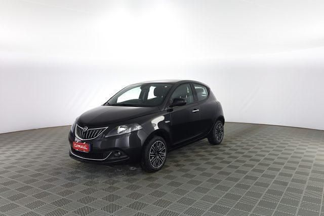 Usata Lancia Ypsilon Gold 69 CV (50 kW) 2022 Nero vulcano Utilitaria