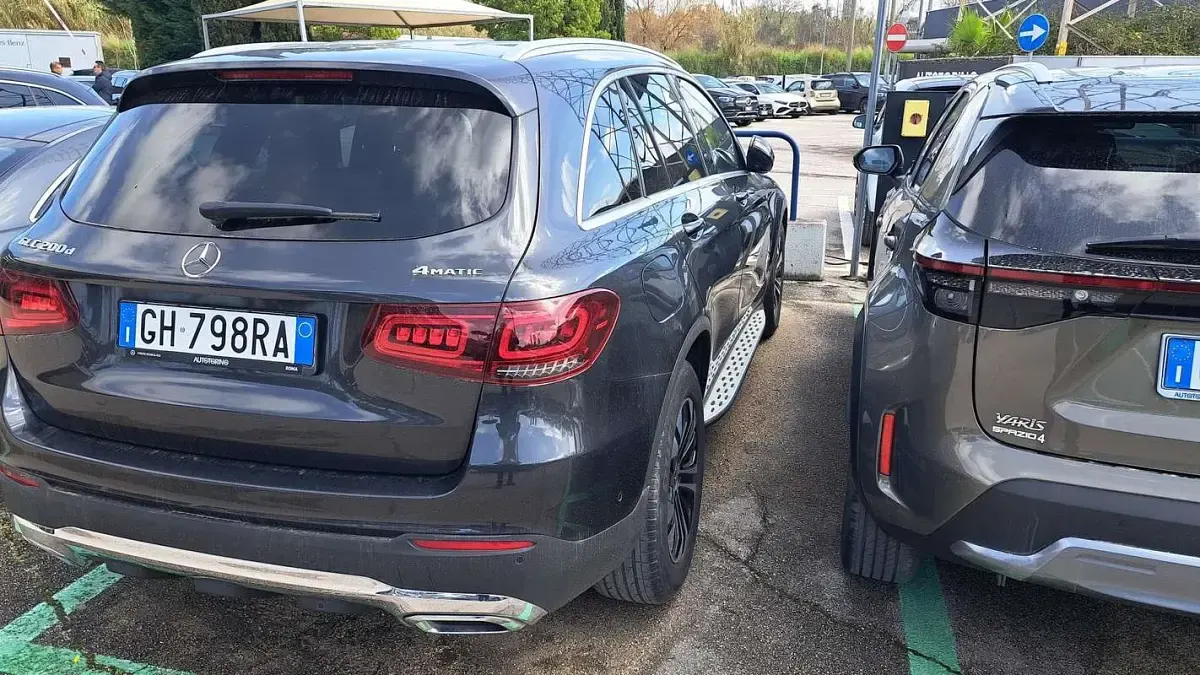 Usata Mercedes GLC200 163 CV (119 kW) 2022 Grigio SUV