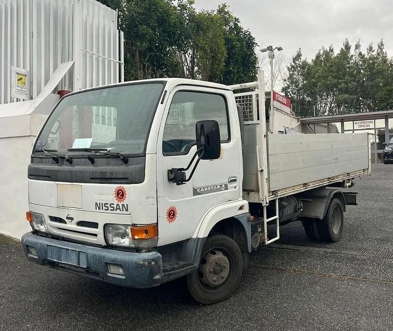 Usata Nissan Cabstar 106 CV (77 kW) 2001 Bianco Pick-up