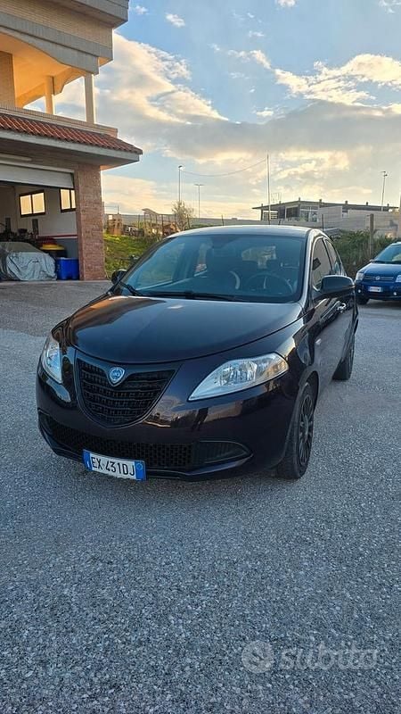 Usata Lancia Ypsilon Silver 69 CV (50 kW) 2014 Nero Utilitaria