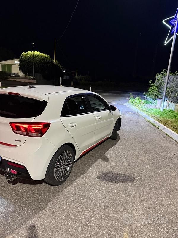 Usata Kia Rio 2017 Bianco Berlina