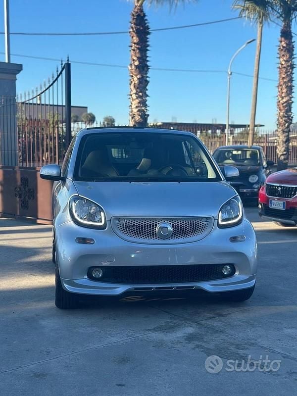 Usado Smart ForTwo Cabrio Brabus 109 CV (80 kW) 2019 Gris Descapotable