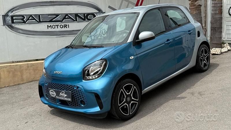 Usata Smart ForFour Electric Drive Passion 41 kW (56 CV) 2021 Blu Berlina