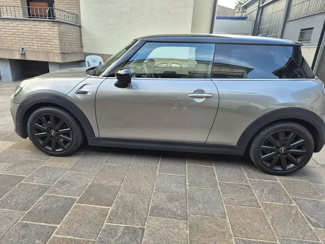 Usata Mini ONE 75 CV (55 kW) 2019 Grigio Utilitaria