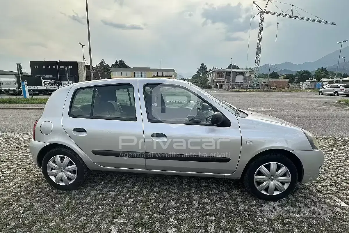 Usata Renault Clio II 58 CV (42 kW) 2007 Grigio Utilitaria