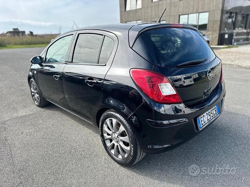 Usata Opel Corsa 2010 Nero Utilitaria