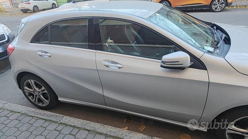Usata Mercedes A180 122 CV (89 kW) 2013 Grigio Berlina