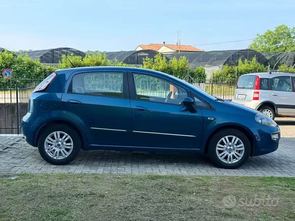 Usata Fiat Punto Evo Active 105 CV (77 kW) 2012 Blu Utilitaria