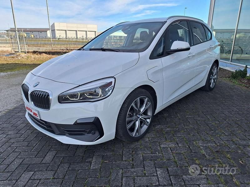 Usata BMW 225 Active Tourer iPerformance 136 CV (100 kW) 2021 Bianco Monovolume