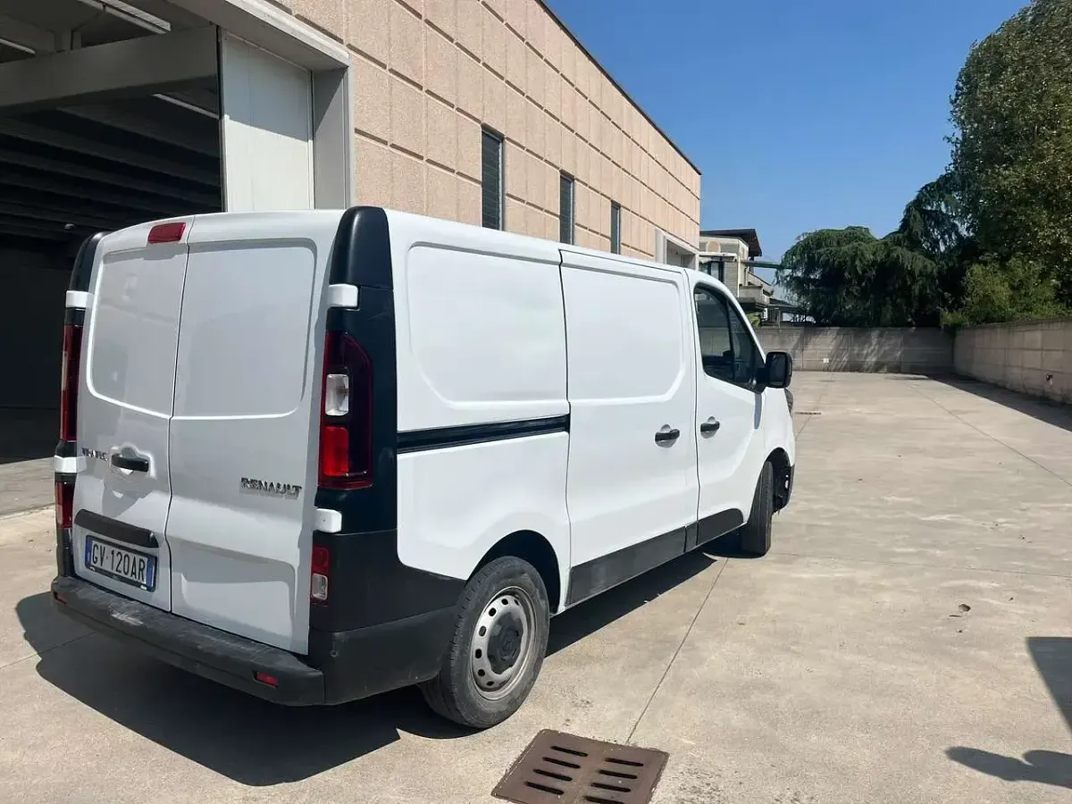 Usata Renault Trafic 110 CV (80 kW) 2024 Bianco Monovolume
