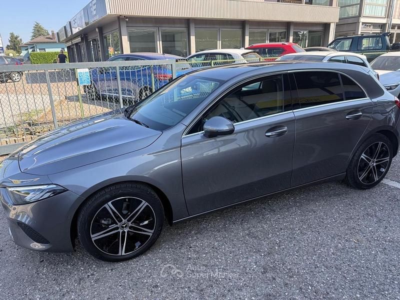 Nuova Mercedes A180 Advanced 116 CV (85 kW) 2026 Gray Berlina