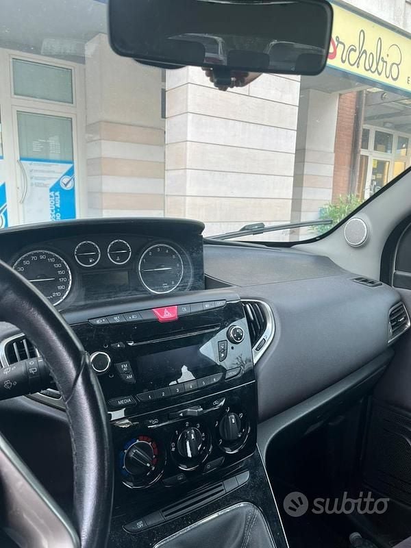 Usata Lancia Ypsilon 60 CV (44 kW) 2015 Utilitaria