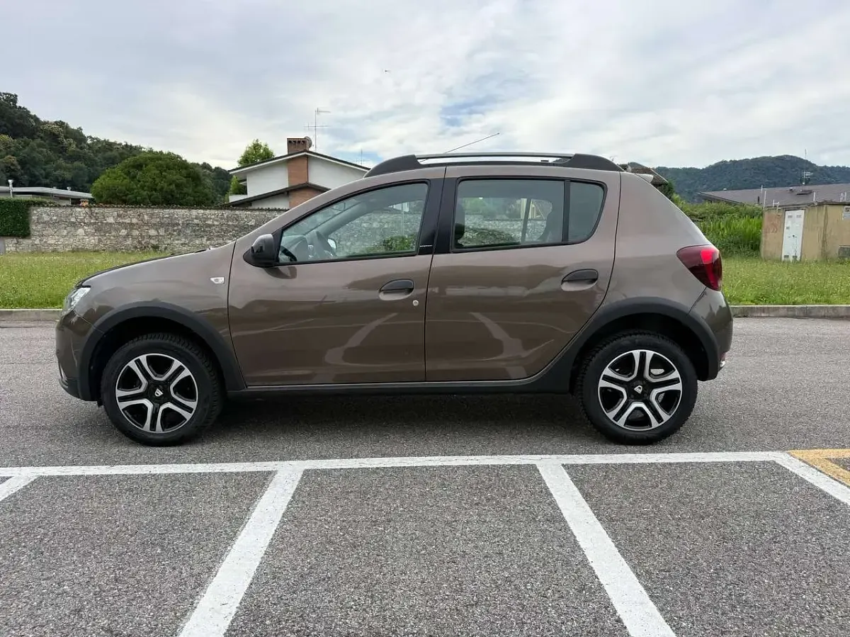 Usata Dacia Sandero Stepway 90 CV (66 kW) 2018 Brun vison Berlina