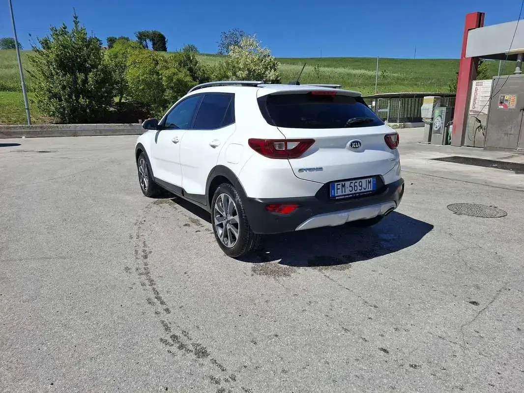 Second-hand Kia Stonic Style 110 CP (80 kW) 2018 Alb SUV