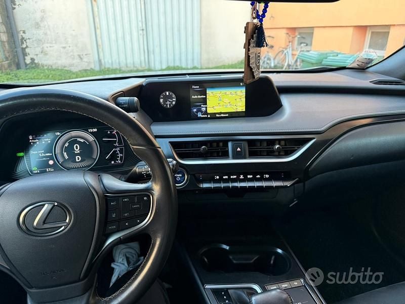 Usata Lexus UX 152 CV (111 kW) 2021 Grigio SUV