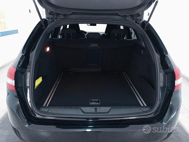 Usata Peugeot 308 SW GT-line 131 CV (96 kW) 2020 Vari colori metallizzato Station wagon