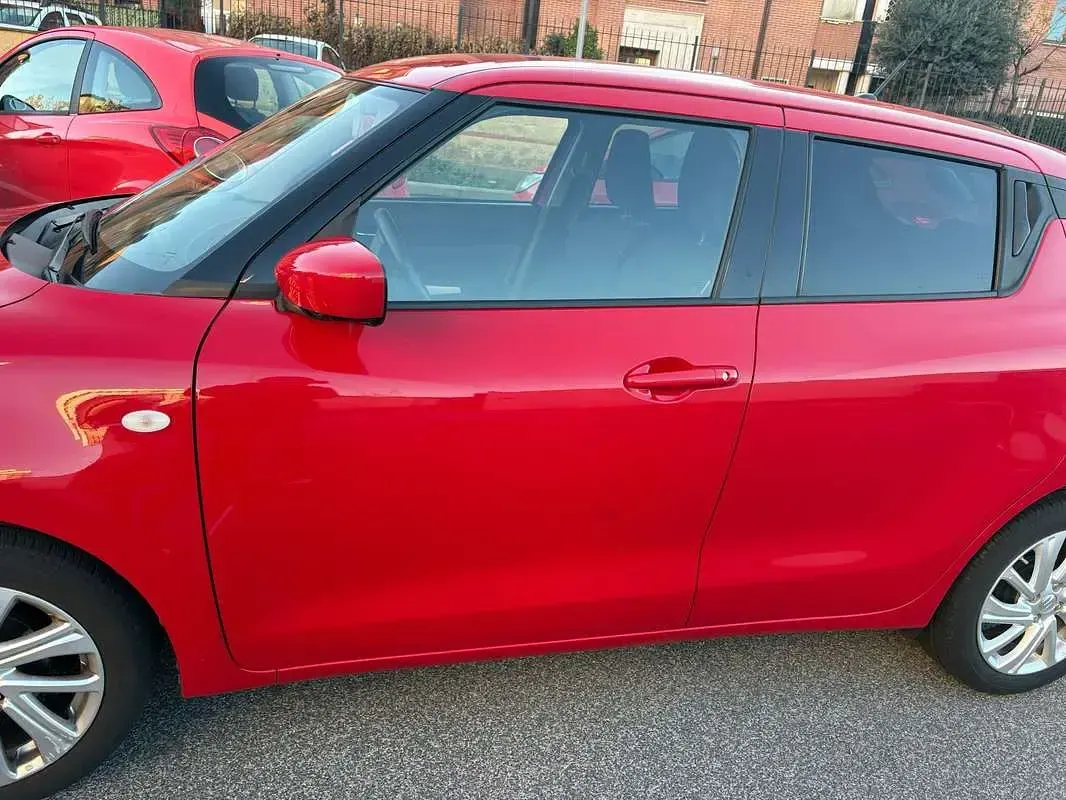 Usata Suzuki Swift Cool 83 CV (61 kW) 2021 Rosso Utilitaria