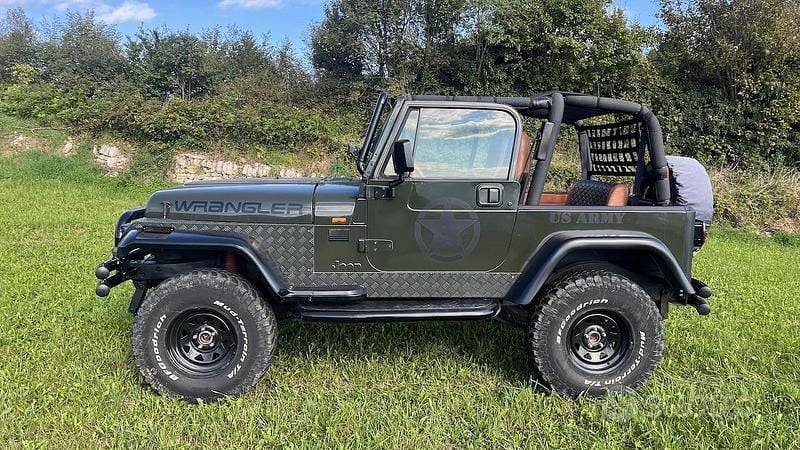 Usata Jeep Wrangler 121 CV (88 kW) 1993 Verde SUV
