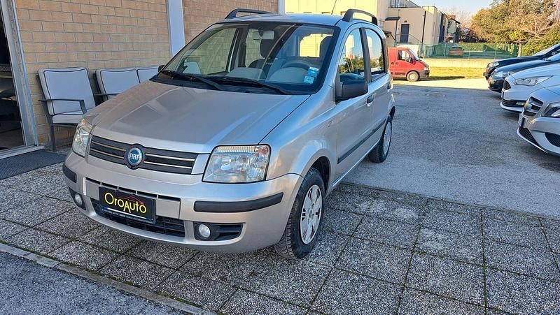 Argento Usata 2004 Fiat Panda Emotion Tre volumi | 3499 € (Buon prezzo) - Immagine 1/4