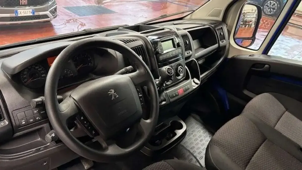 Usata Peugeot Boxer S 140 CV (102 kW) 2024 Blu/azzurro Furgone