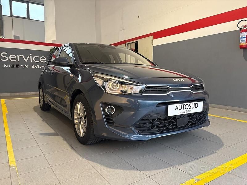 Usata Kia Rio Style 82 CV (60 kW) 2022 Blu Berlina