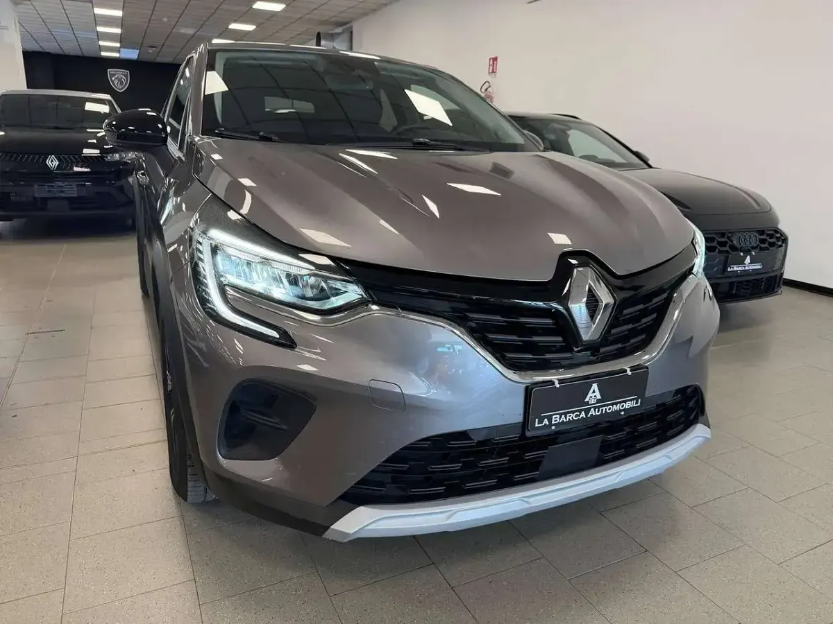 Usata Renault Captur Zen 101 CV (74 kW) 2023 Grigio SUV