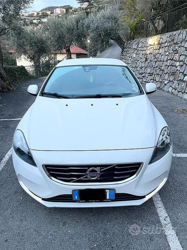 Usata Volvo V40 Business Edition 120 CV (88 kW) 2016 Bianco Berlina
