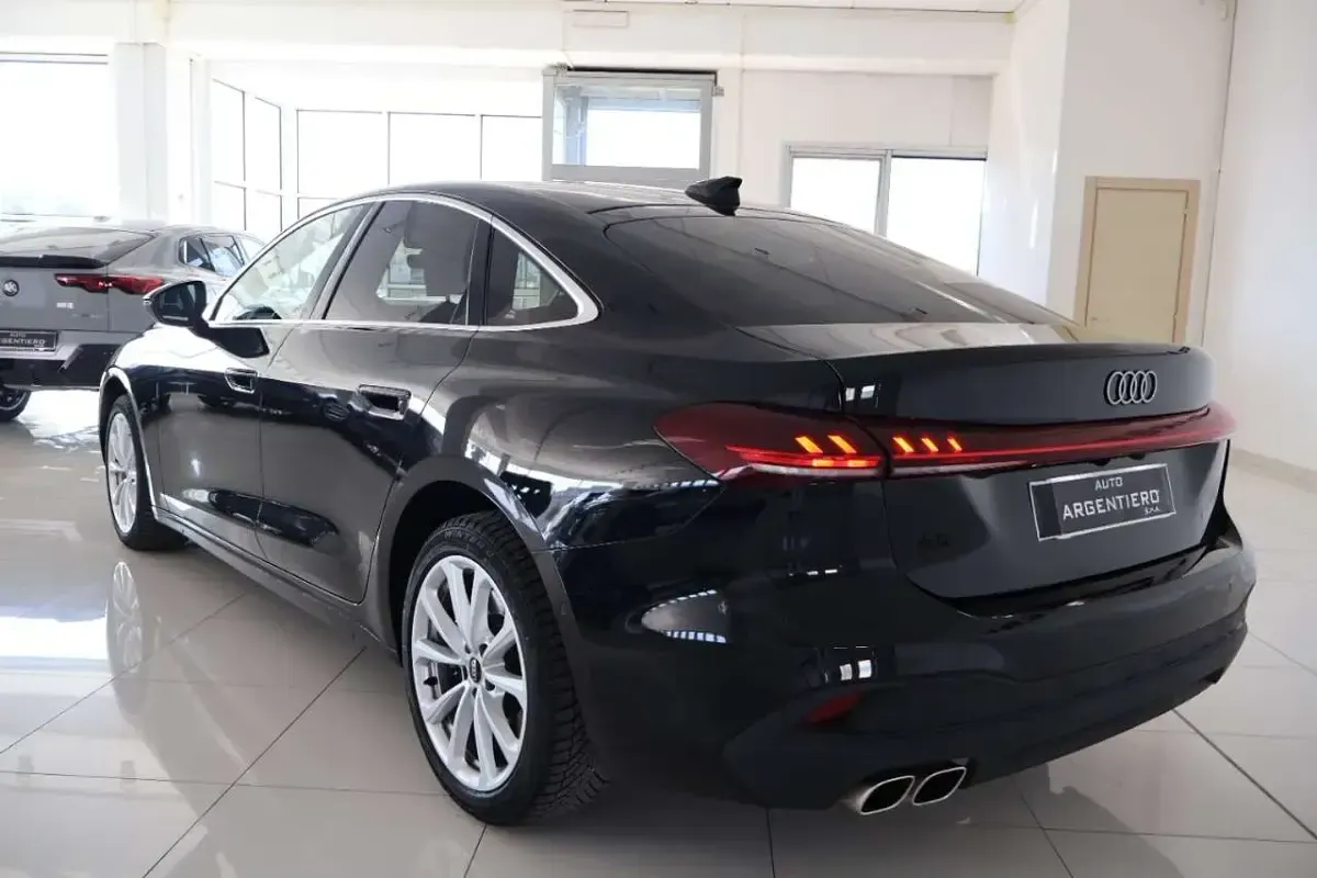 Usata Audi A5 Advanced 204 CV (150 kW) 2025 Nero mito met Berlina