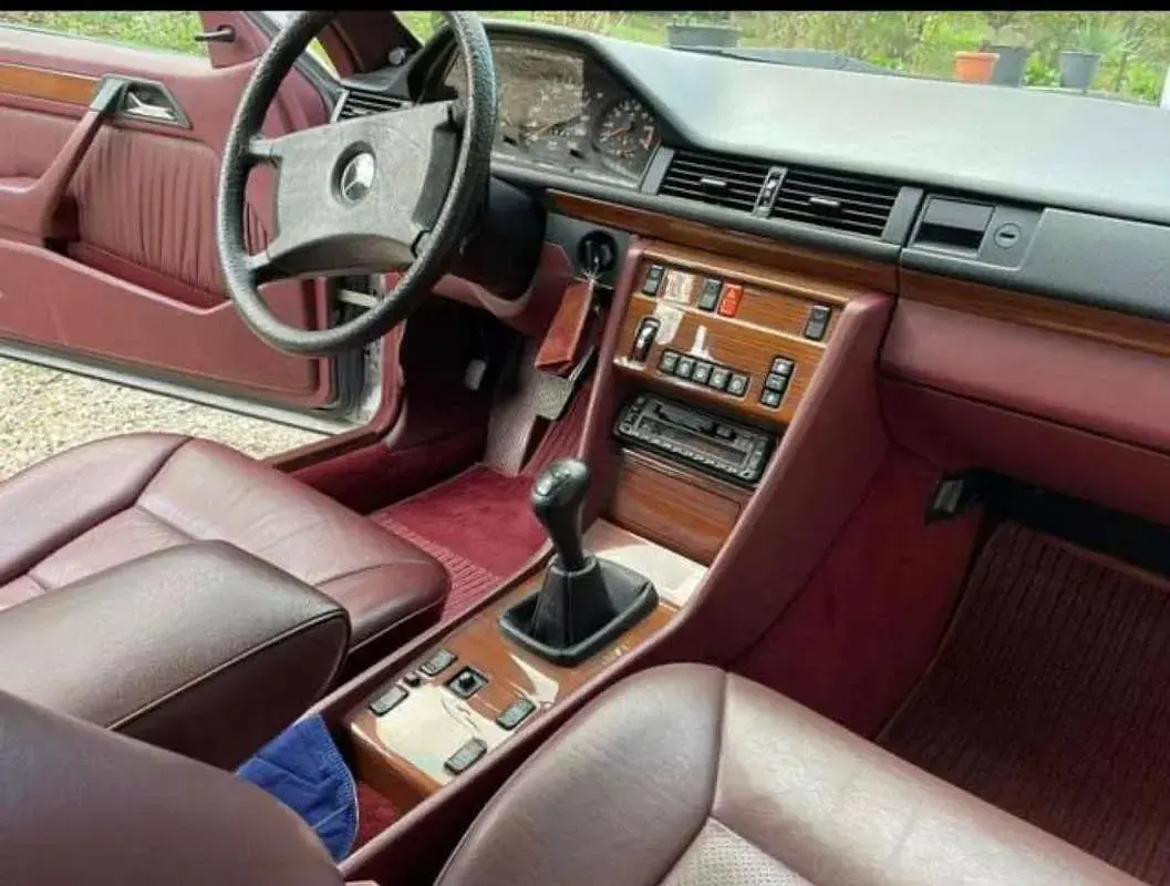 Usata Mercedes 200 120 CV (88 kW) 1991 Blu/azzurro Coupé