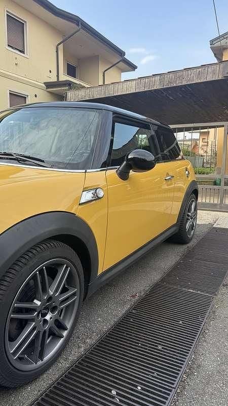 Usata Mini Cooper S Pepper 174 CV (127 kW) 2006 Giallo Utilitaria