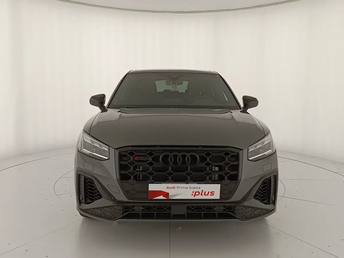 Usata Audi Q2 Sport 300 CV (220 kW) 2023 Grigio daytona perlato SUV