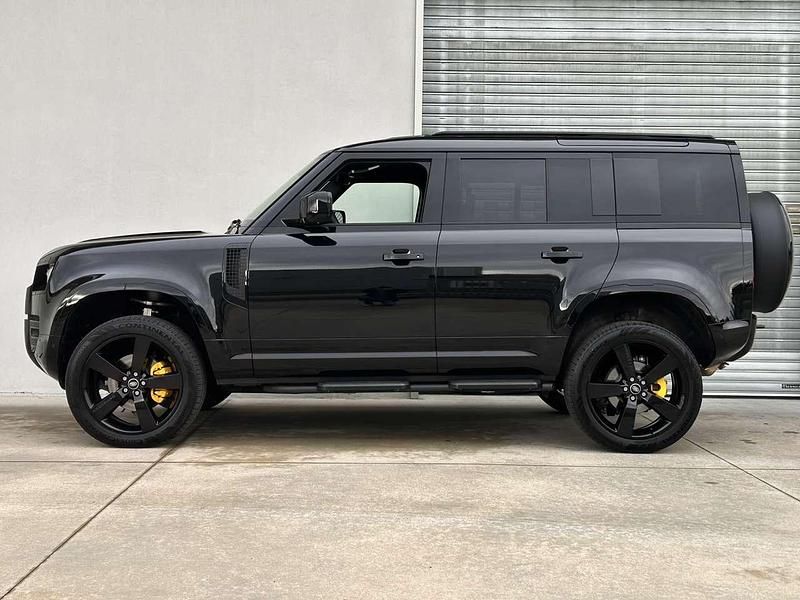 Usata Land Rover Defender SE Dynamic 200 CV (147 kW) 2025 Nero SUV