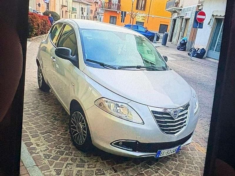 Usata Lancia Ypsilon 95 CV (69 kW) 2011 Utilitaria
