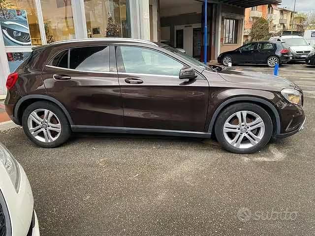 Usata Mercedes GLA200 Executive 136 CV (100 kW) 2015 Marrone SUV