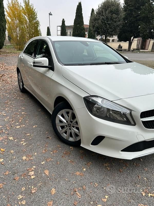 Usata Mercedes A180 110 CV (80 kW) 2017 Bianco Berlina