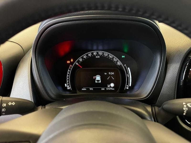 Usata Toyota Aygo Trend 72 CV (52 kW) 2023 Rosso Utilitaria