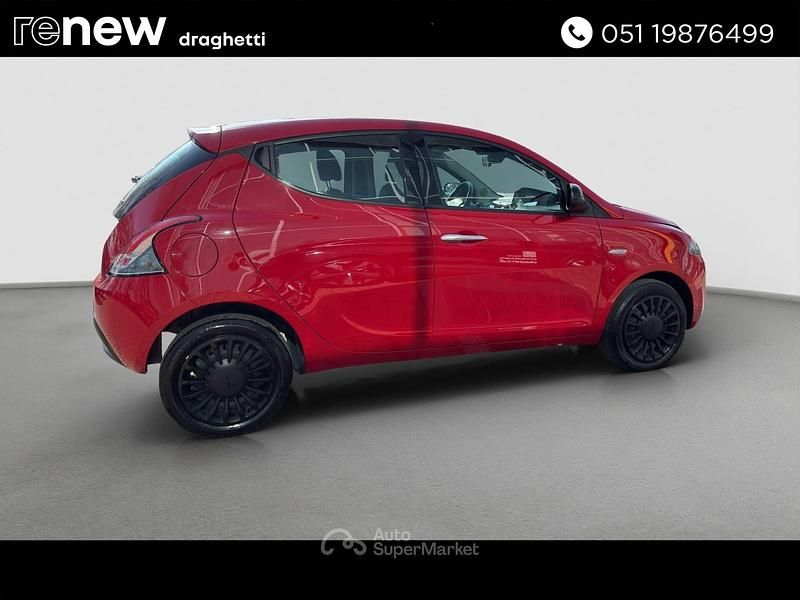Usata Lancia Ypsilon Silver 69 CV (50 kW) 2022 Rosso Utilitaria